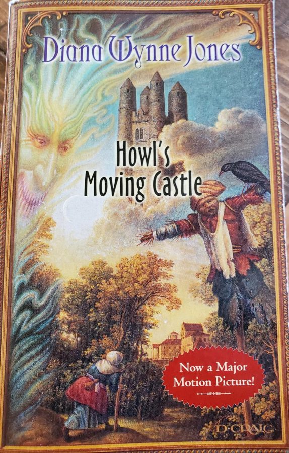 what tye difference between howls moving castle movie and the book